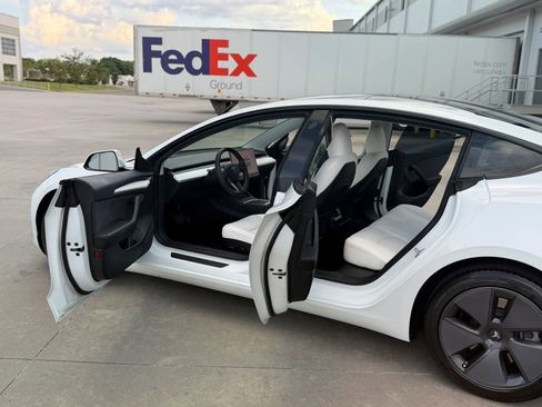 Used 2023 Tesla Model 3 Standard Range RWD image 16