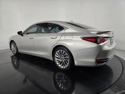Certified 2022 Lexus ES 300h w/ Luxury Package