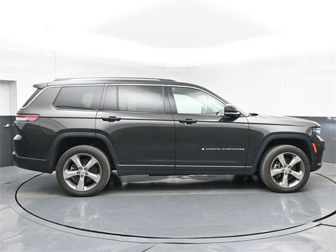 Used 2022 Jeep Grand Cherokee L Limited image 3