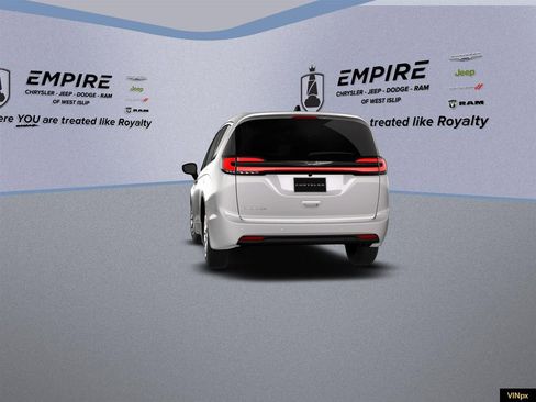 New 2026 Chrysler Pacifica Select image 16