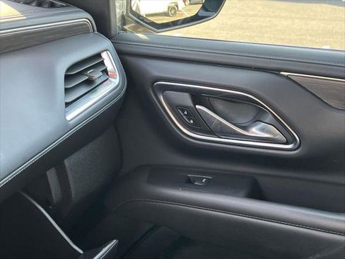 Used 2024 Chevrolet Suburban LT image 35