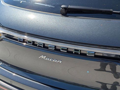 Certified 2025 Porsche Macan image 13