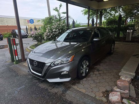 Used 2022 Nissan Altima 2.5 S FWD image 2
