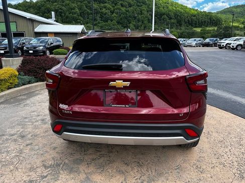 Used 2025 Chevrolet Trax LT FWD image 6