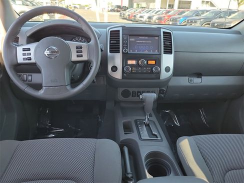 Used 2019 Nissan Frontier SV image 5