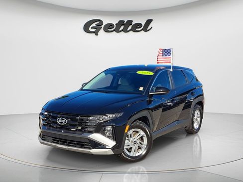 Certified 2025 Hyundai Tucson SE image 1