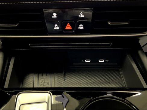 Used 2025 Volkswagen Atlas Cross Sport SE w/ Black Wheel Package image 16