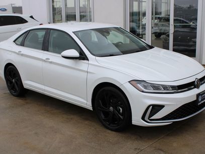 Certified 2025 Volkswagen Jetta SE w/ Black Wheel Package