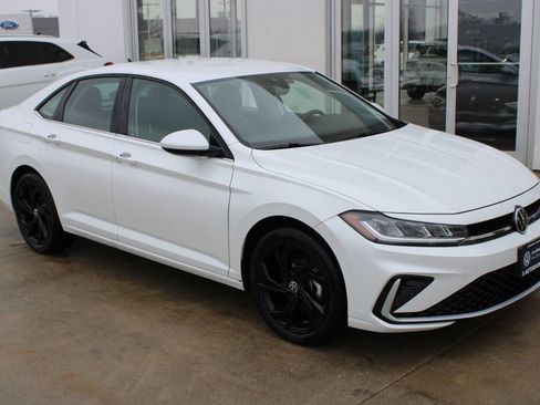 Certified 2025 Volkswagen Jetta SE w/ Black Wheel Package image 1