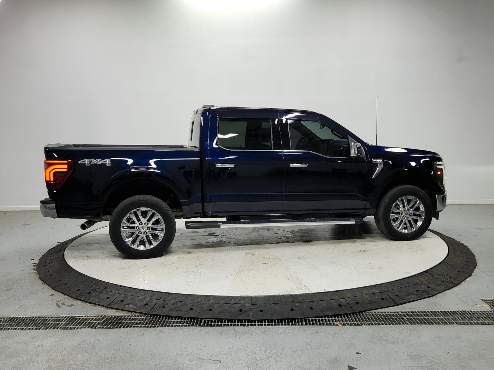 Used 2025 Ford F150 Lariat w/ Equipment Group 502A High AWD/4WD image 9