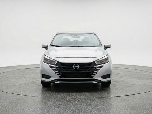 Used 2025 Nissan Versa SV image 2