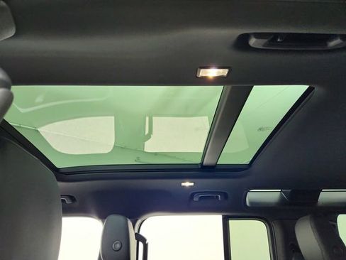 Certified 2023 Land Rover Defender 110 X-Dynamic SE image 18