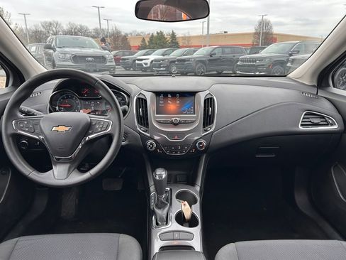 Used 2018 Chevrolet Cruze LT w/ Convenience Package image 12