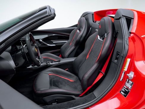 Used 2023 Ferrari 296 GTS image 18