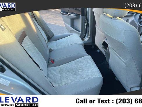 Used 2012 Toyota Camry L image 14