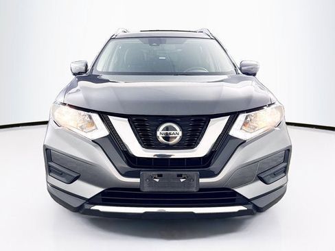 Used 2019 Nissan Rogue SV w/ Sun & Sound Touring Package image 2