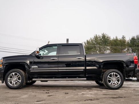 Used 2019 Chevrolet Silverado 2500 High Country w/ Duramax Plus Package image 3