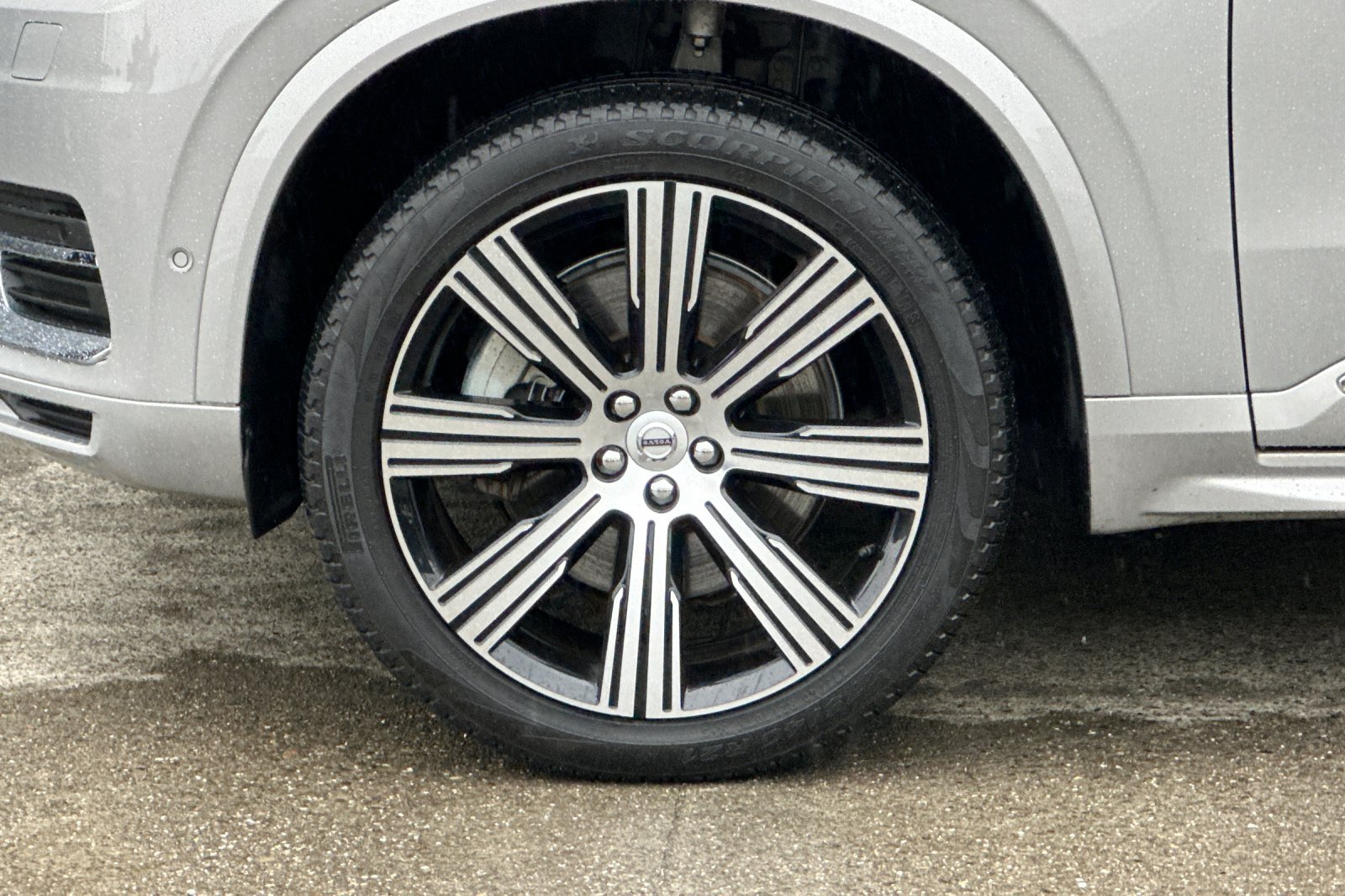 Certified 2025 Volvo XC90 T8 Plus w/ Protection Package Premier AWD/4WD image 12