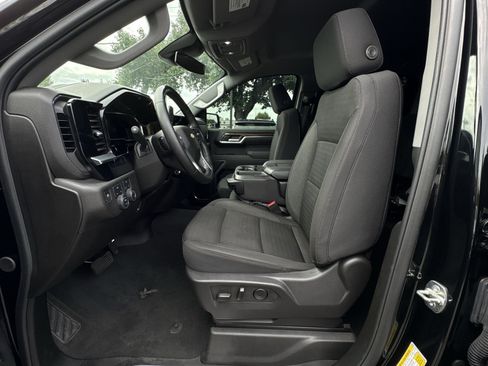 Used 2025 Chevrolet Silverado 1500 LT AWD/4WD image 13