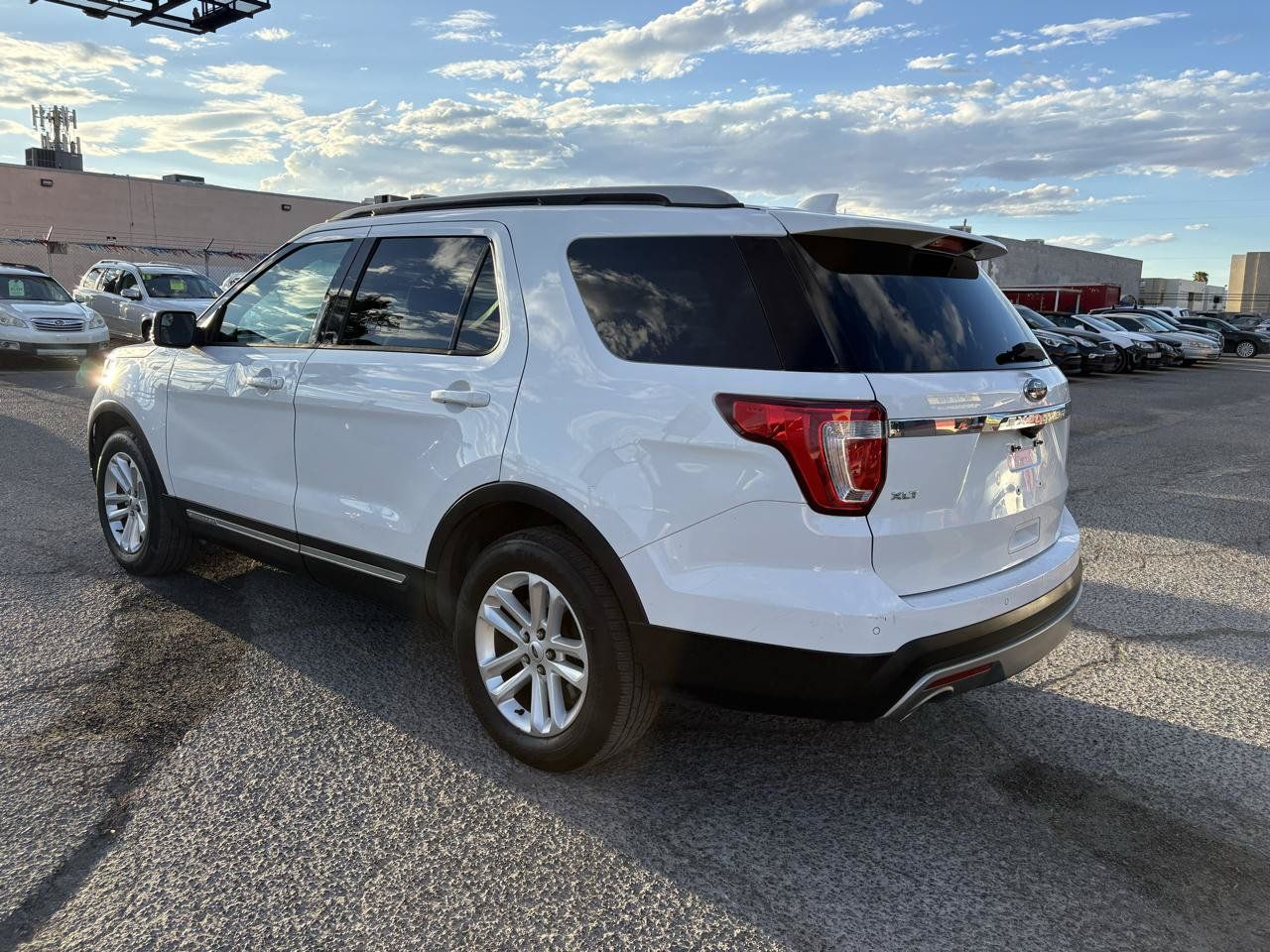 Used 2016 Ford Explorer XLT w/ Equipment Group 201A FWD image 3