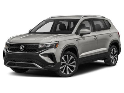 Used 2023 Volkswagen Taos SE w/ Panoramic Sunroof Package