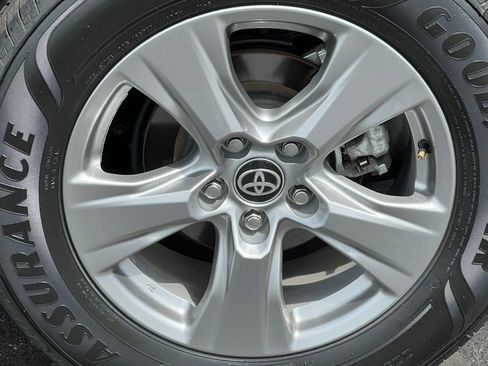 Used 2025 Toyota RAV4 XLE AWD/4WD image 6