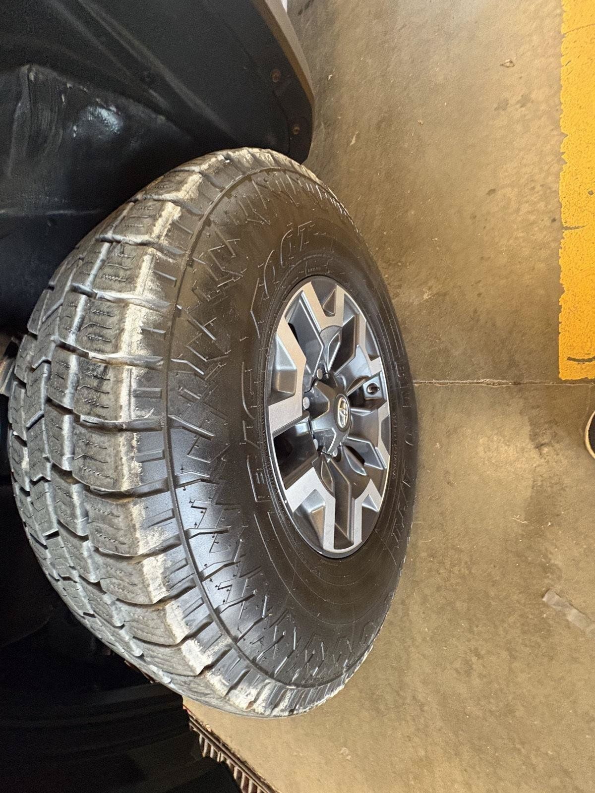 Used 2019 Toyota Tacoma TRD Off-Road AWD/4WD image 9