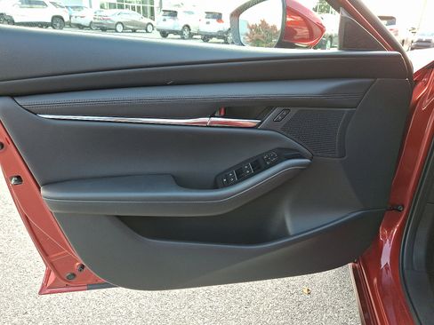 Used 2025 MAZDA MAZDA3 s image 13