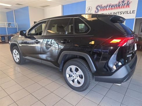 Used 2022 Toyota RAV4 LE image 6