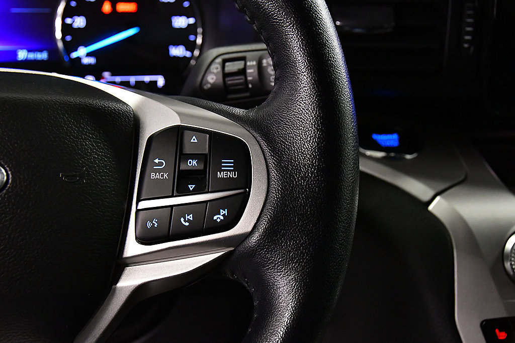 Used 2023 Ford Explorer XLT AWD/4WD image 20