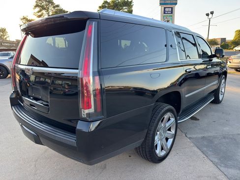 Used 2019 Cadillac Escalade ESV Luxury image 11