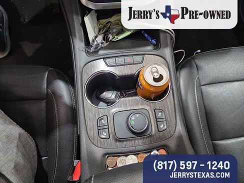 Used 2020 GMC Acadia SLT FWD image 11
