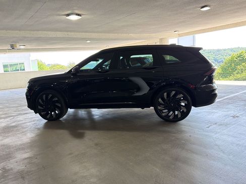 Used 2024 Lincoln Nautilus Reserve w/ Equipment Group 202A AWD/4WD image 2