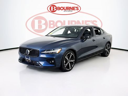 Used 2024 Volvo S60 B5 Core image 6