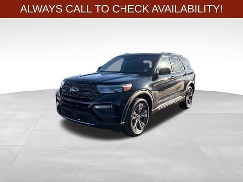 Used 2022 Ford Explorer XLT w/ Equipment Group 202A image 3