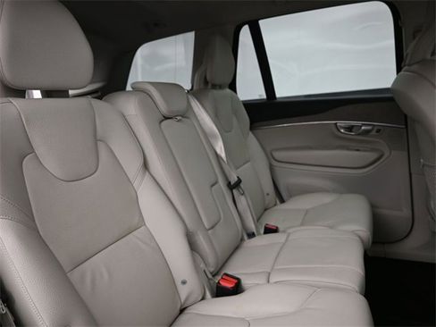 Used 2024 Volvo XC90 B5 Plus w/ Protection Package Premier image 33