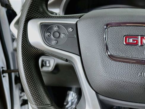 Used 2022 GMC Acadia SLE FWD image 13