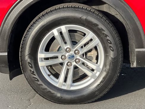 Certified 2020 Ford Explorer XLT w/ Equipment Group 202A image 27