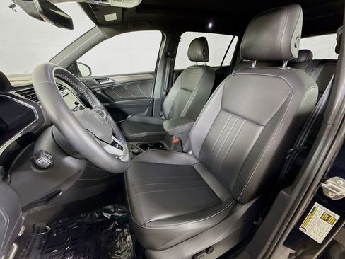 Used 2023 Volkswagen Tiguan SE R-Line AWD/4WD image 5