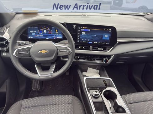 Used 2026 Chevrolet Equinox LT image 8