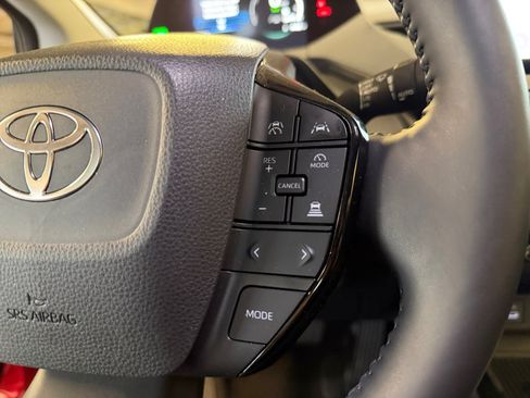Used 2026 Toyota Prius XLE AWD/4WD image 19