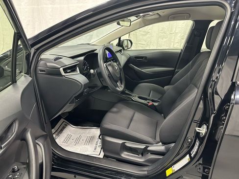 Used 2025 Toyota Corolla LE image 10