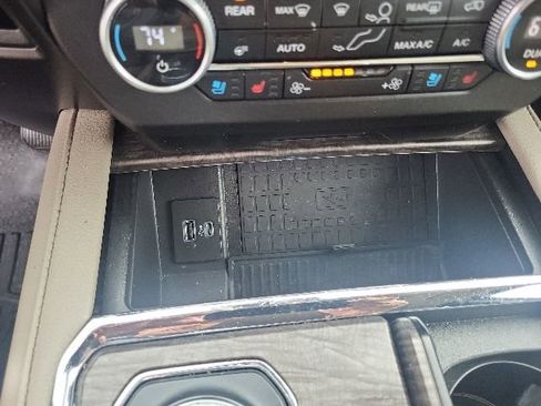 Used 2021 Ford Expedition Limited AWD/4WD image 46