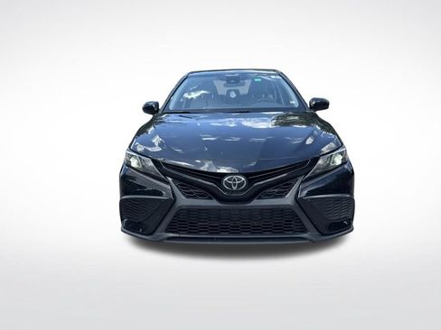 Used 2021 Toyota Camry SE FWD image 3