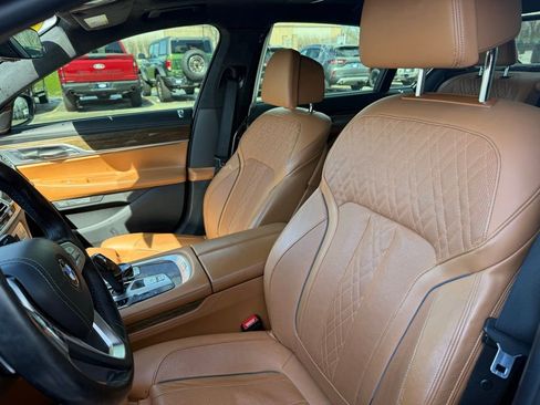 Used 2017 BMW 750i xDrive 750i xDrive image 3