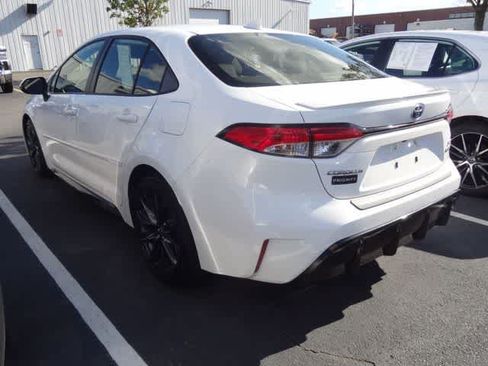 Used 2023 Toyota Corolla SE w/ SE Package FWD image 8