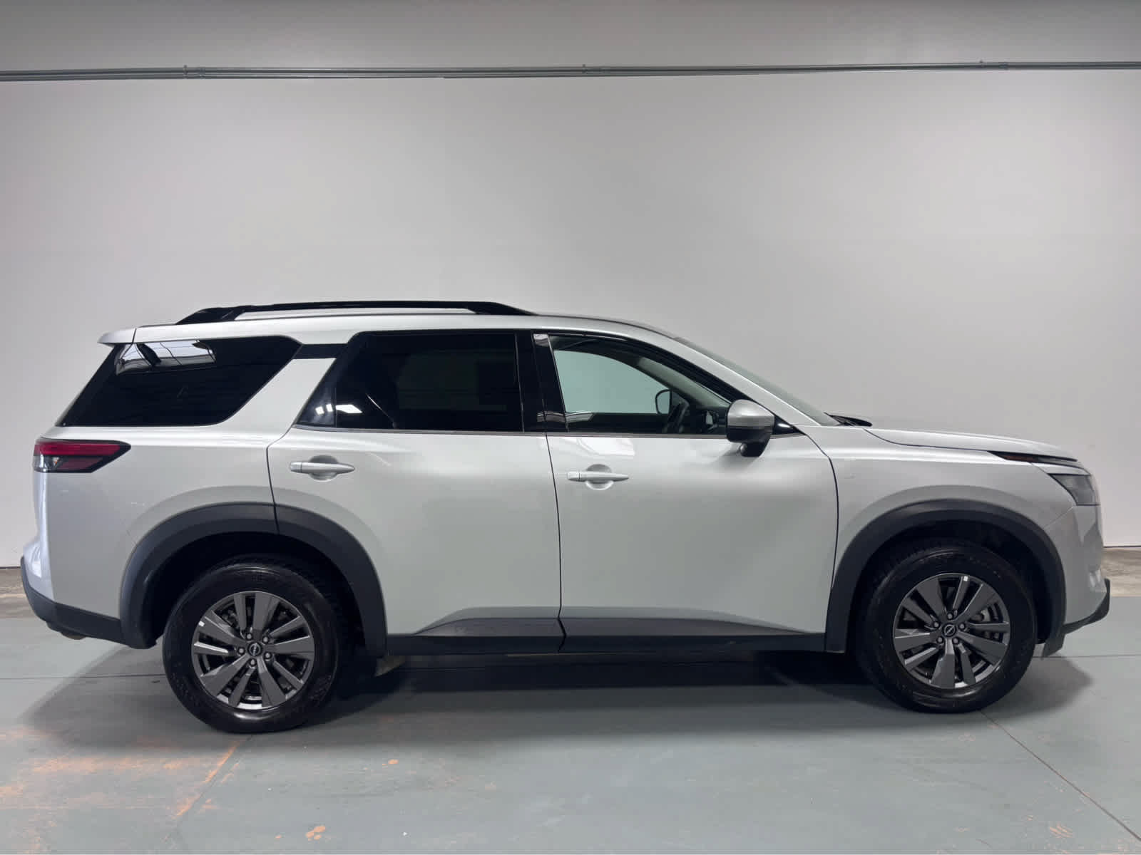 Used 2025 Nissan Pathfinder SV AWD/4WD image 6