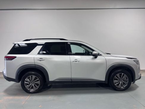 Used 2025 Nissan Pathfinder SV AWD/4WD image 6