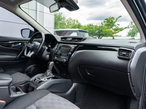 Used 2021 Nissan Rogue Sport SV FWD image 26