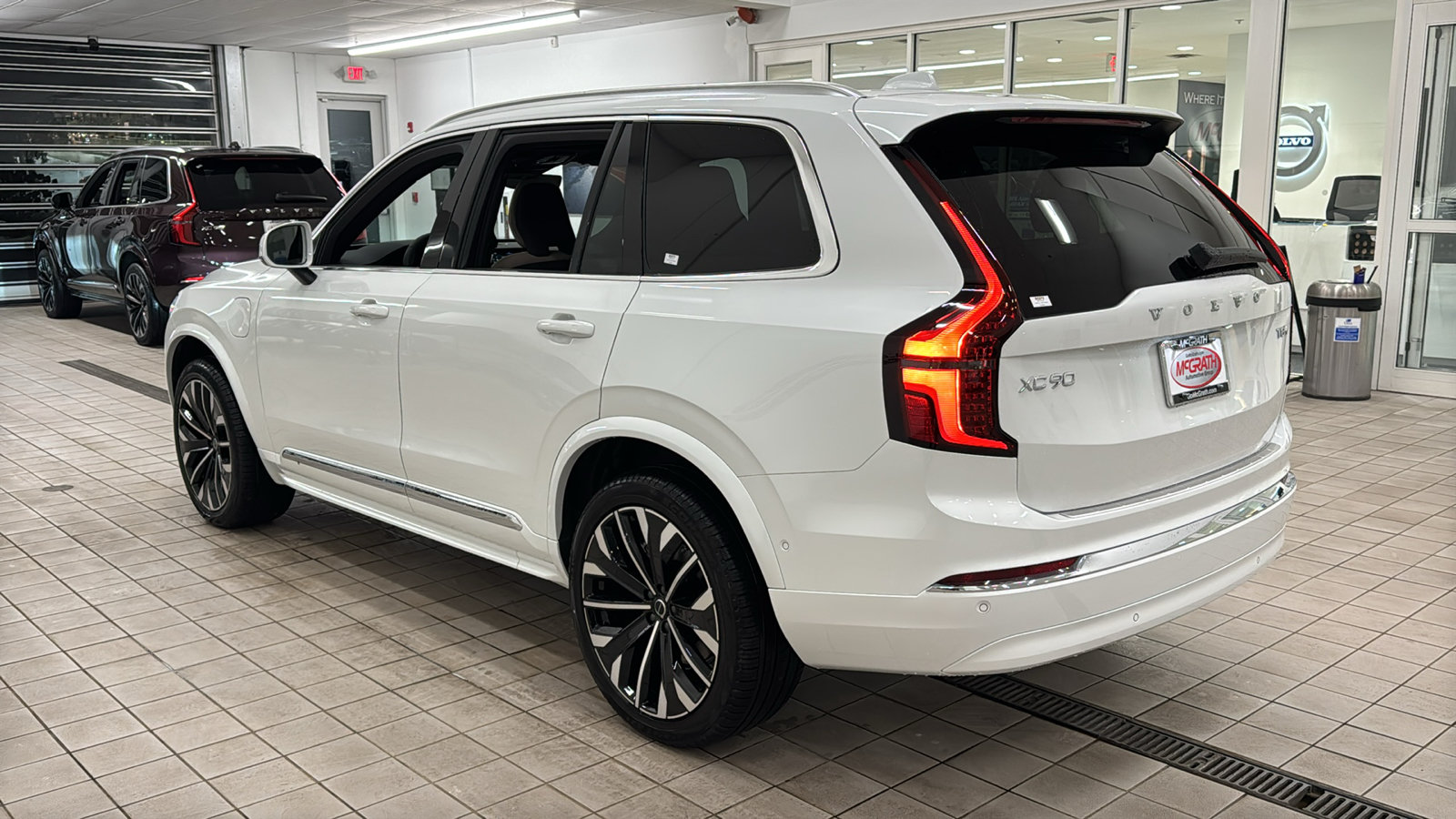 New 2026 Volvo XC90 T8 Plus w/ Protection Package Premier AWD/4WD image 7